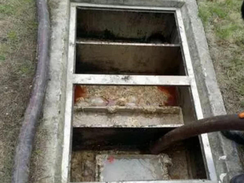 六弓乡隔油池清理