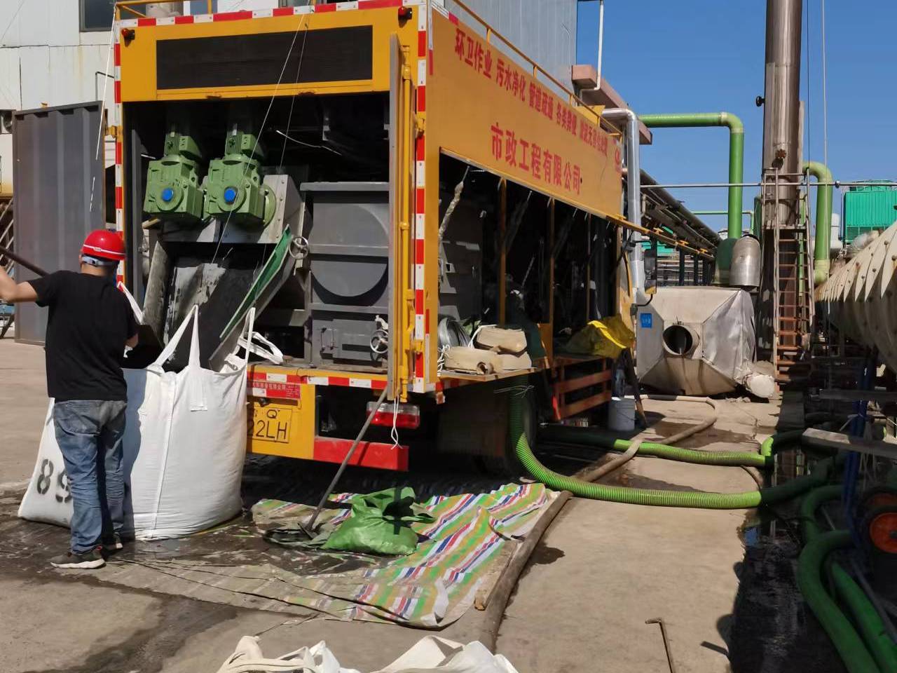 六弓乡淤泥压干处理